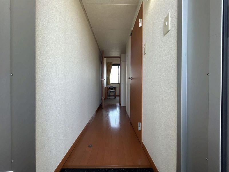 レオパレスローズ　ワン 玄関