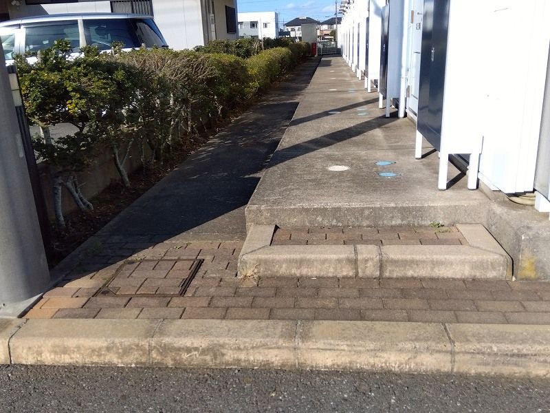 レオパレストウダイ エントランス