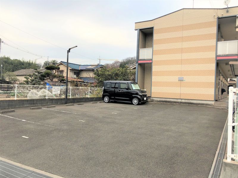 レオパレス幹 駐車場