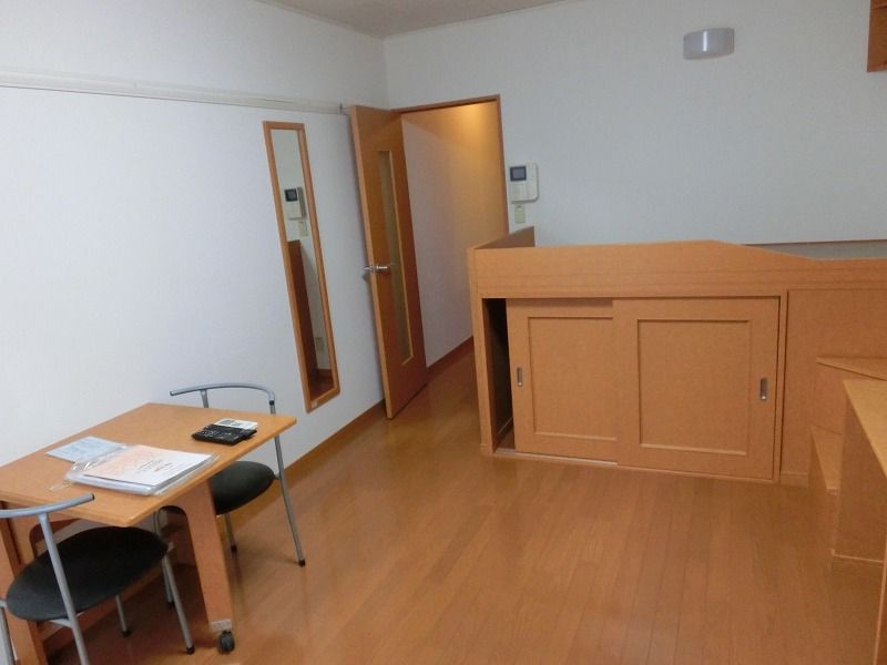 レオパレス櫻花 居間