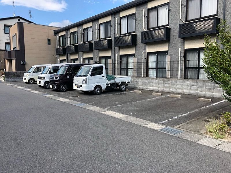 レオパレスＰｅａｃｅｆｕｌ 駐車場