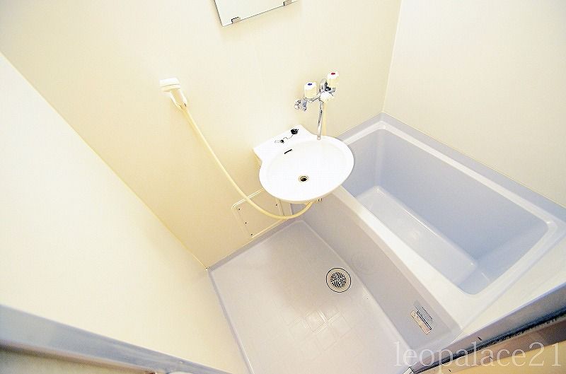 レオパレステルサ 洗面台