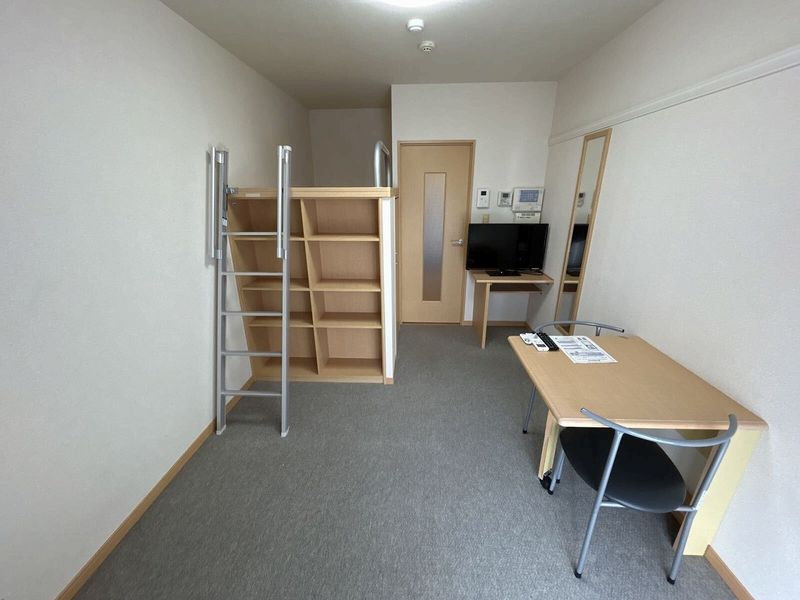 レオパレス神無月 居間