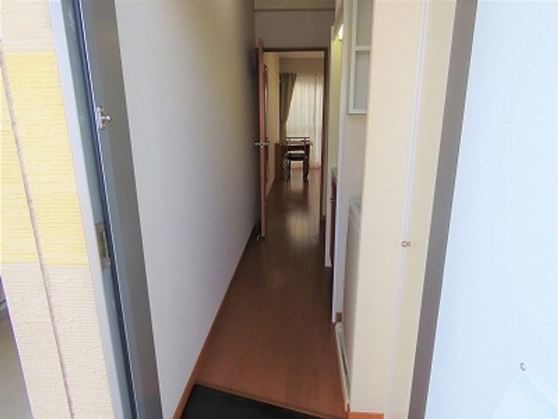 レオパレスアカシヤＢ 玄関