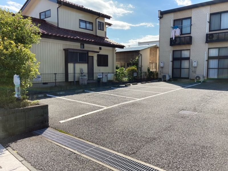 レオパレスクレール 駐車場