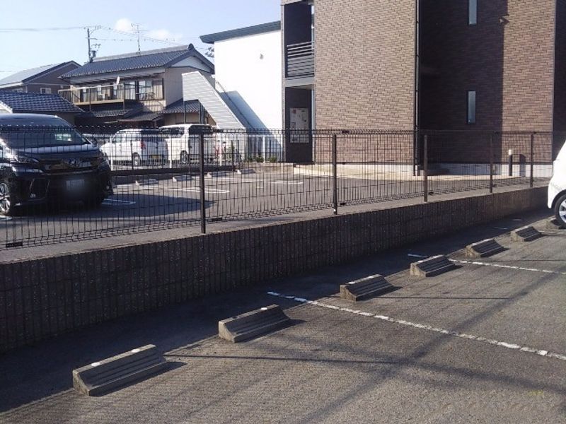 レオパレスおとがわ 駐車場