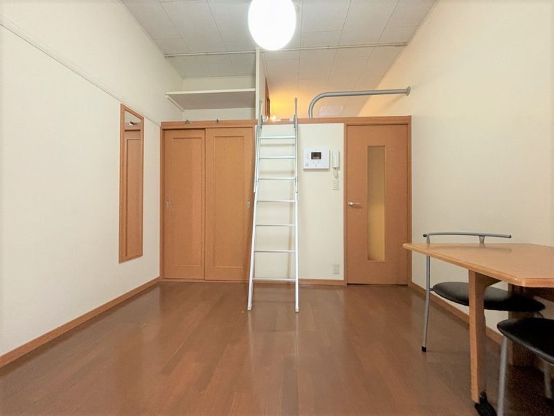 レオパレス茶屋ヶ坂 居間