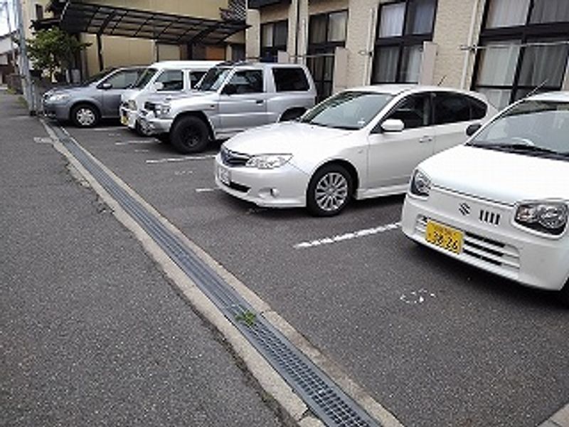 レオパレスＣａｓｅｒｏ　野里 駐車場