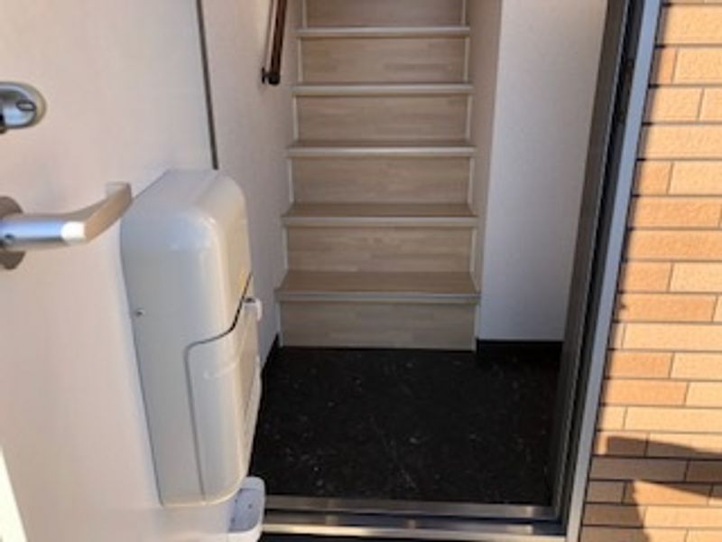 レオネクストミウラ 玄関