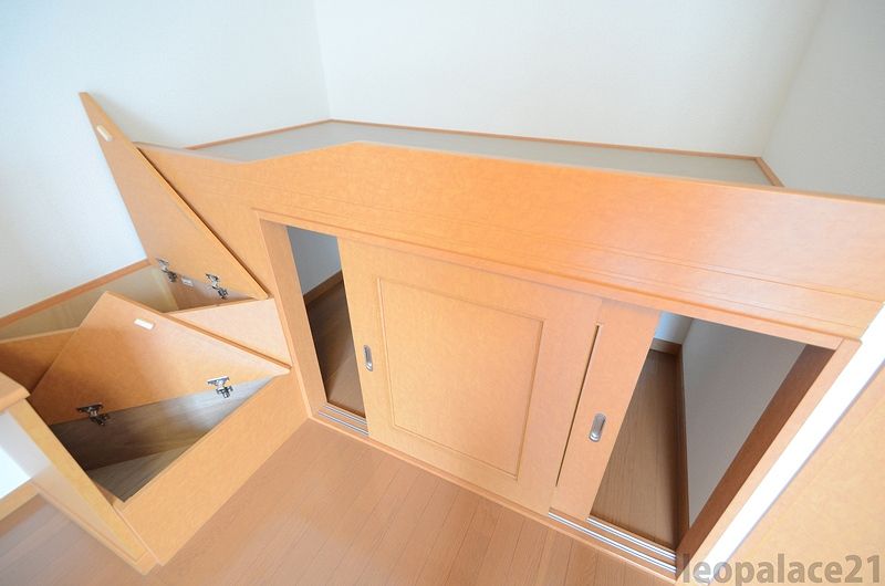 レオパレス中川屋敷 収納