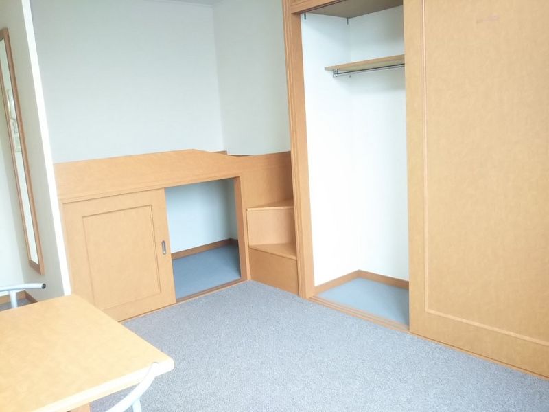 レオパレスラ　トゥール 寝室