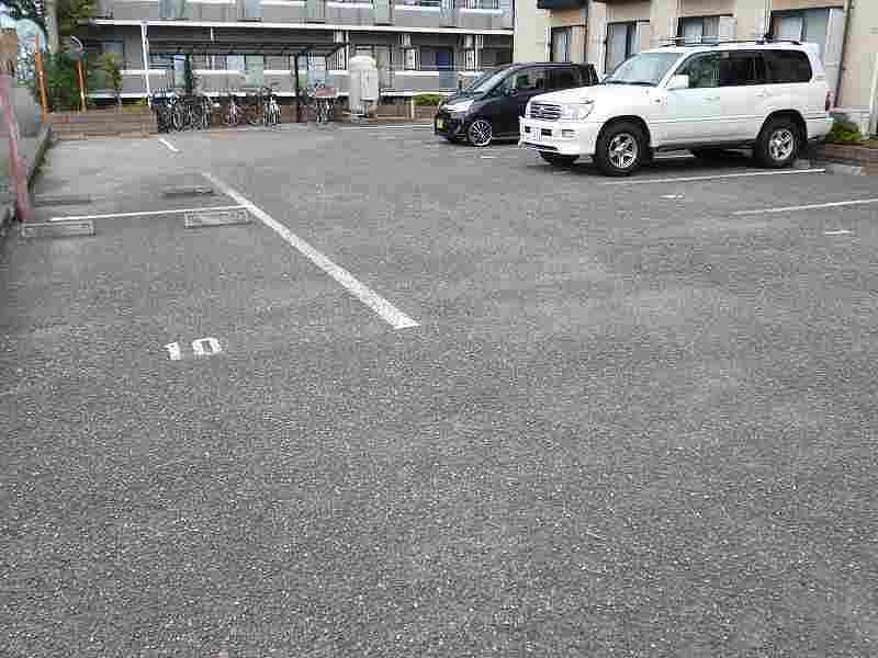 レオパレス太陽 駐車場
