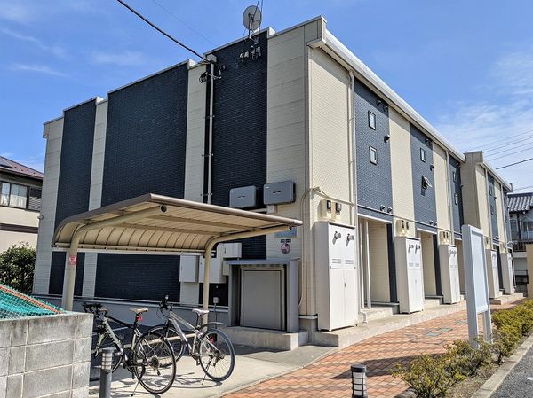 Bên ngoài LEONEXT Shiseki