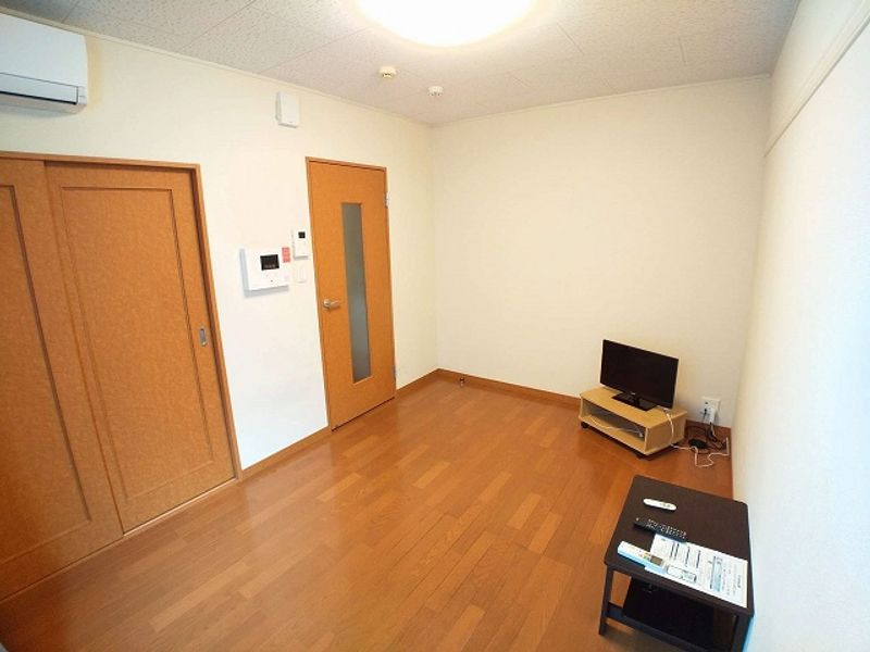 レオパレス蛍茶屋 居間