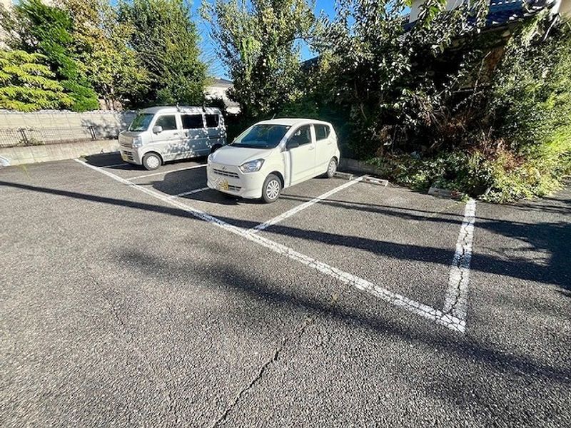 レオパレスなのはな 駐車場