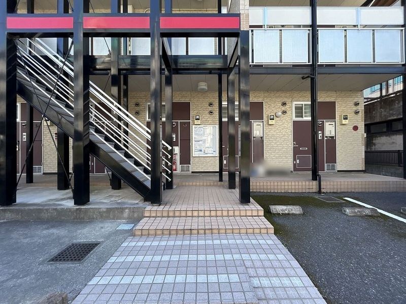 レオパレスハロー越谷 エントランス