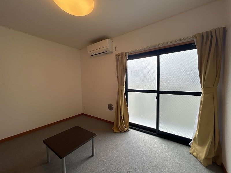 レオパレスパルフェタムール北沢 居間