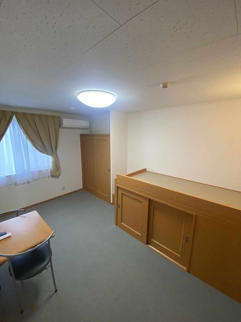 レオパレスルミエール 居間