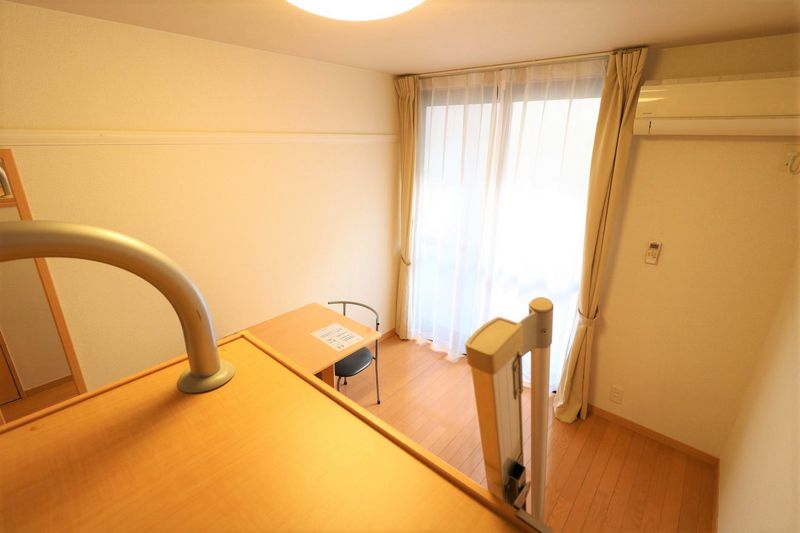 レオパレス今屋敷 居間