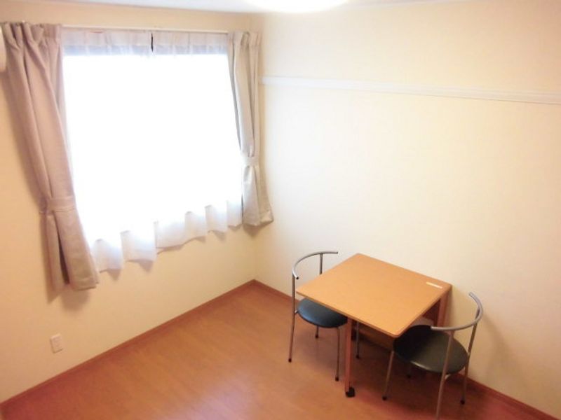 レオパレスカタソネ 居間