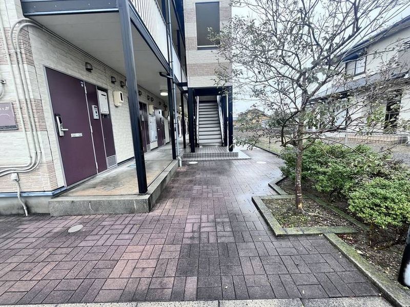 レオパレスアンソレイユ エントランス