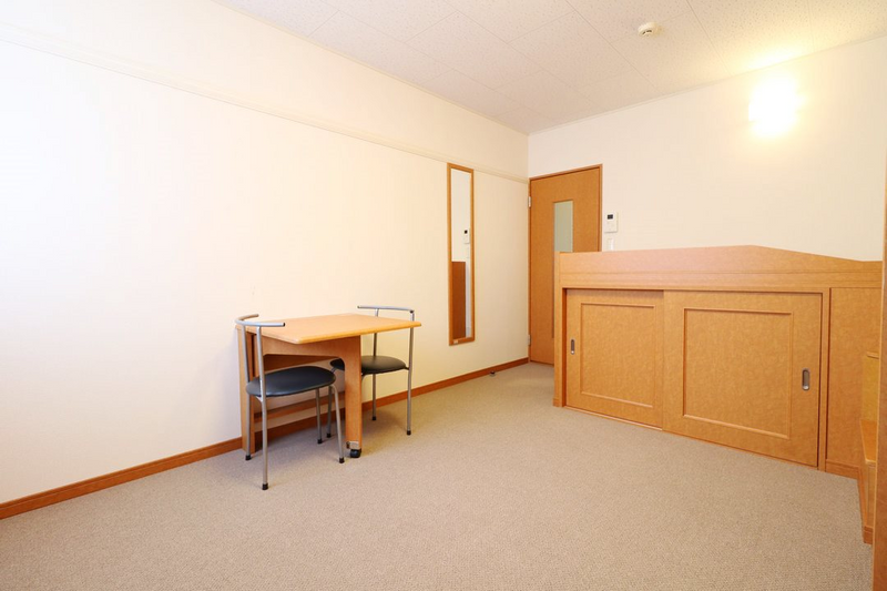 レオパレスアイリ 居間