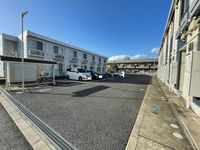 LEONEXT K III Parking lot