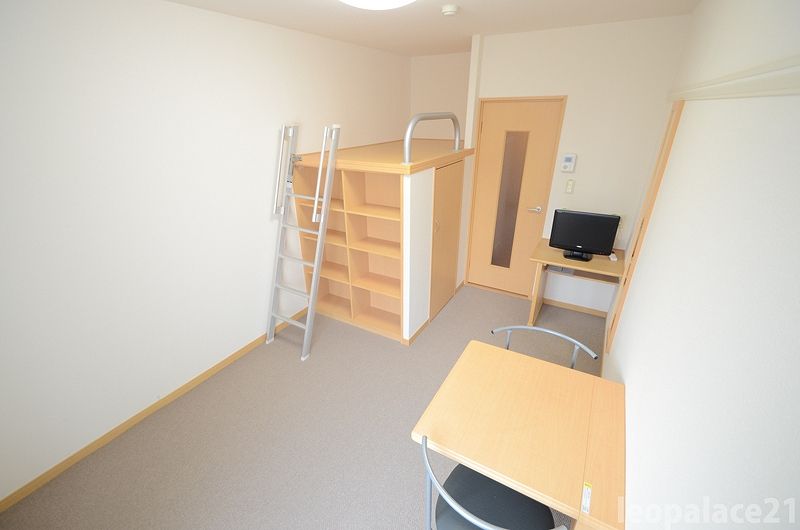レオパレスエーデル菱屋西 居間