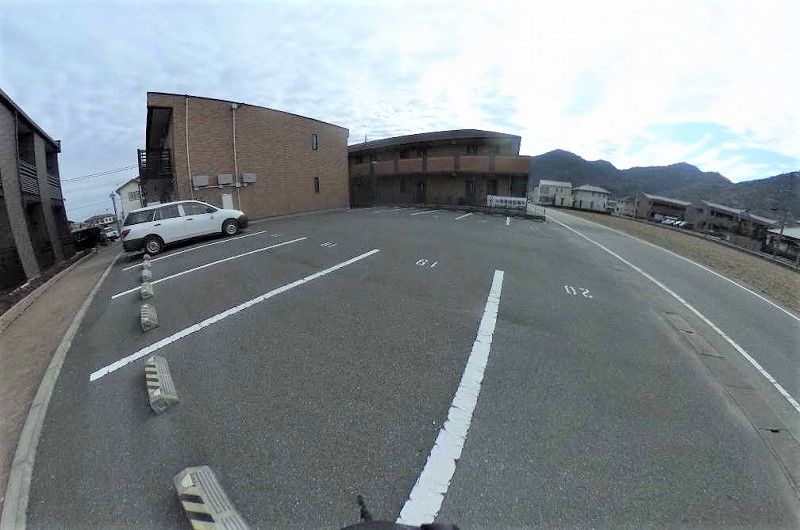 レオネクストウイングＢ 駐車場