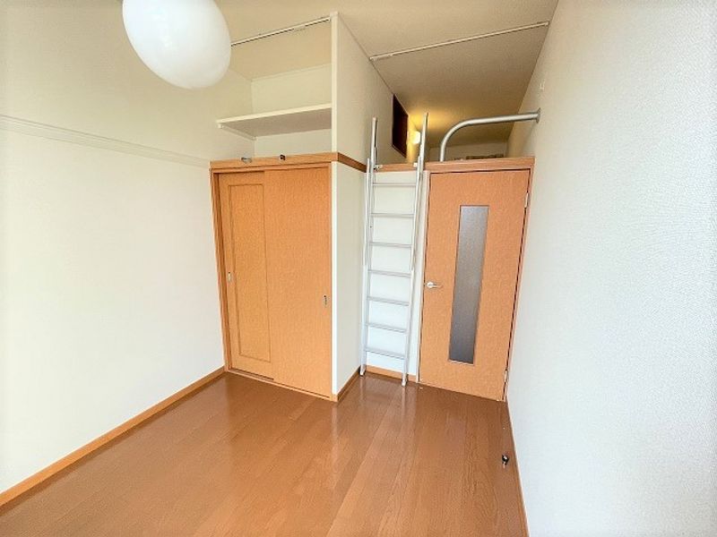 レオパレスサンハイツ 居間