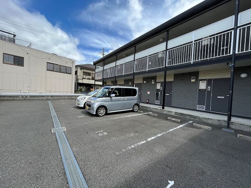 レオパレス中央公園 駐車場