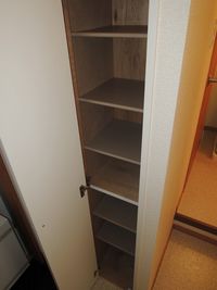 レオパレス花 玄関