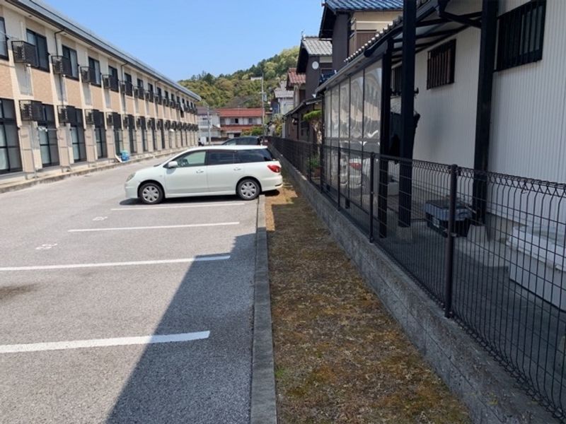 レオパレスアビデ松原町 駐車場