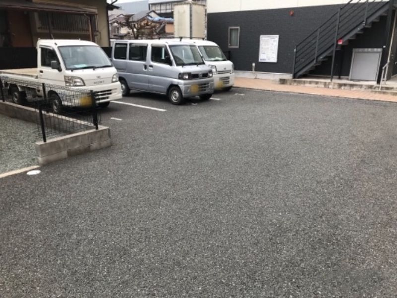 レオネクストドルチェ 駐車場