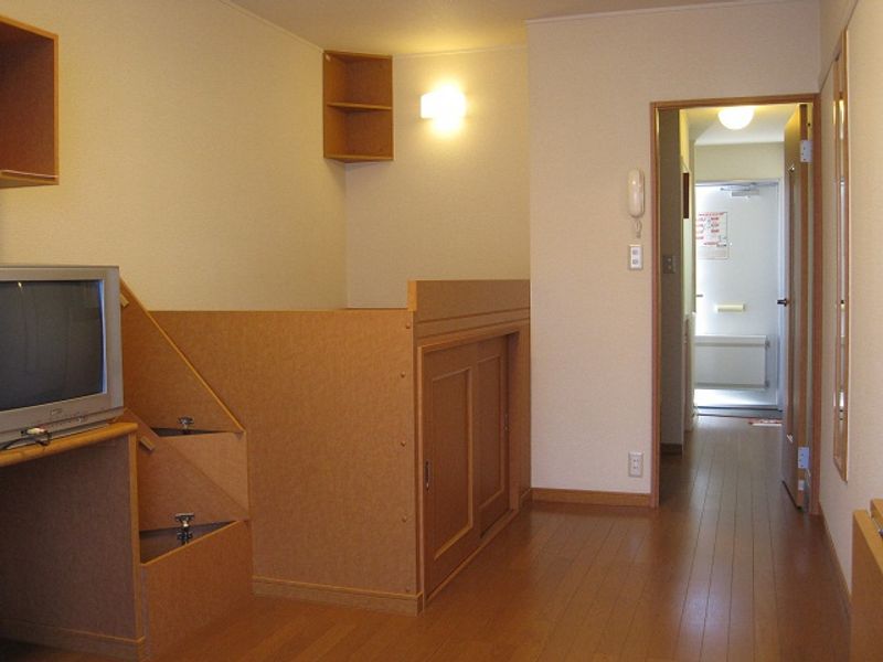レオパレスプレミール上野 居間