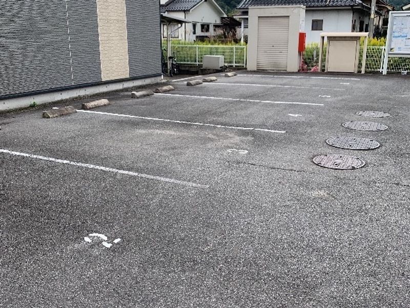 レオパレスサヤンフォレスト 駐車場