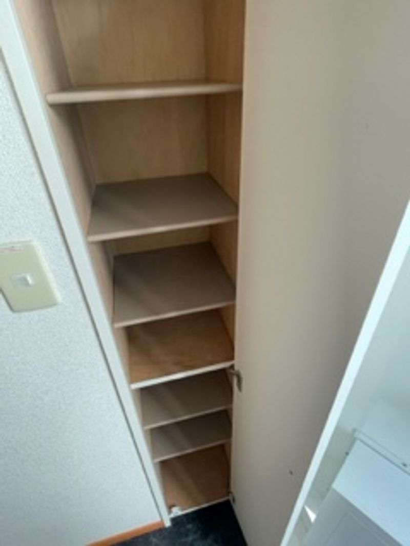 レオパレス花 玄関