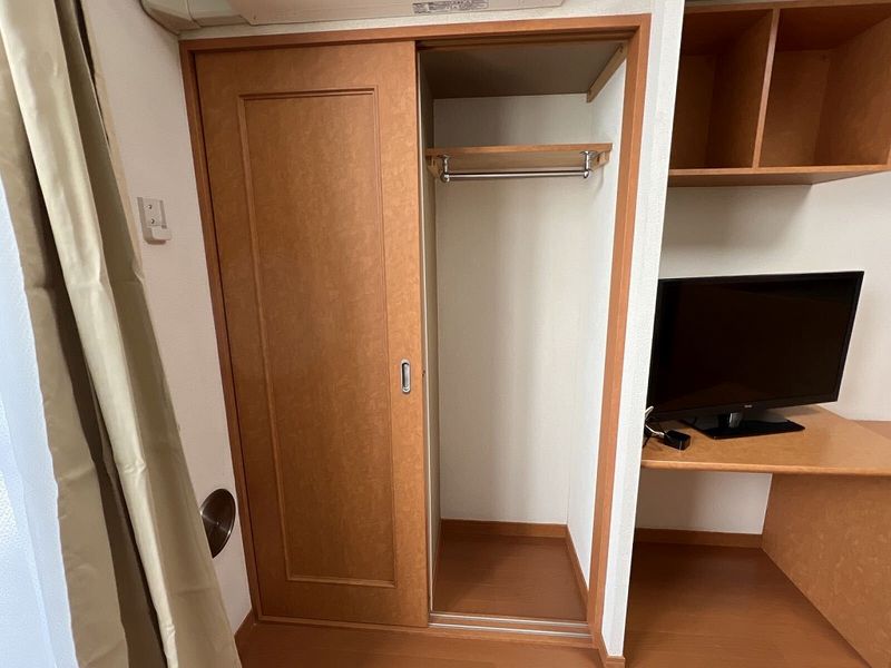 レオパレスワカタケ 収納
