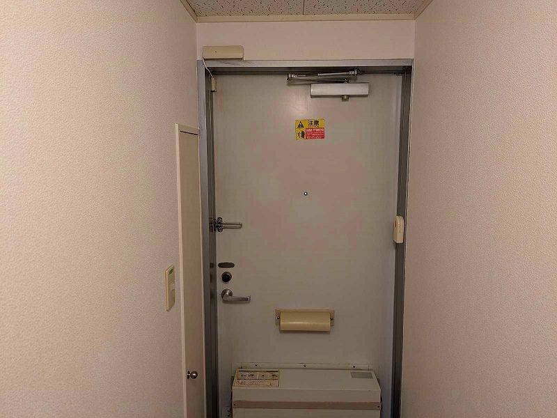 レオパレス山栄アビタ 玄関