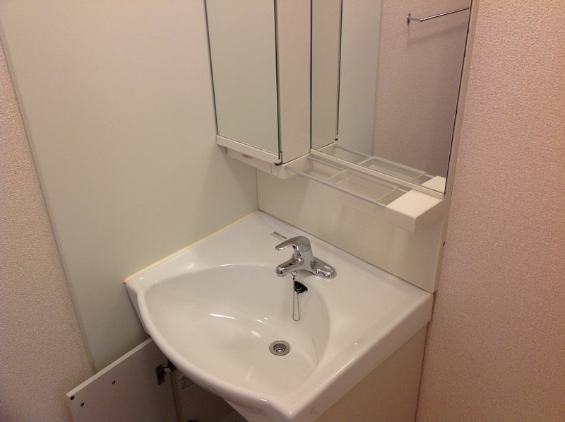 LEONEXT Shinkai Washroom