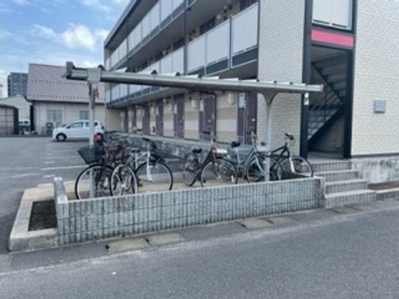 レオパレス出雲駅南 駐車場