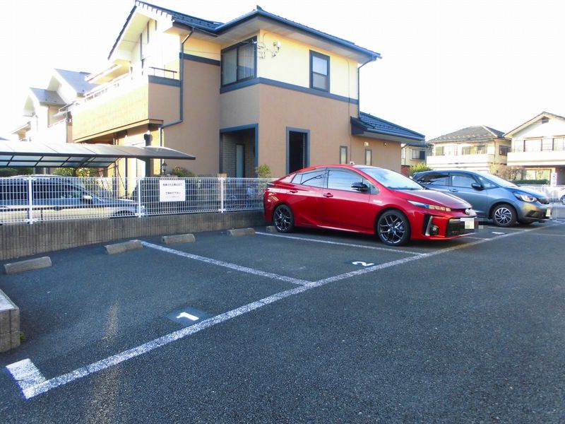 レオパレス昴５５５Ｃ 駐車場