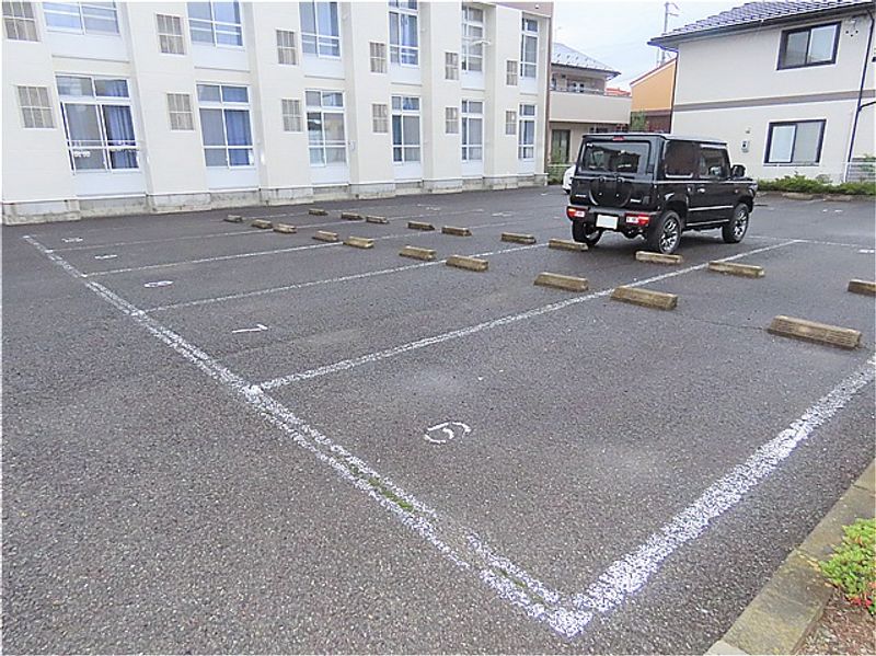 レオパレスＳ・Ｋ 駐車場