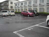 レオパレス稲荷 駐車場