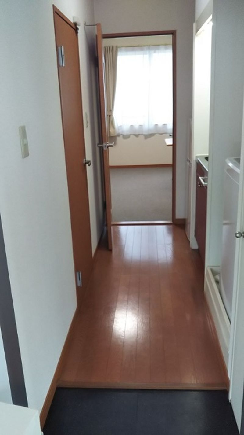 レオパレス愛宕上 玄関