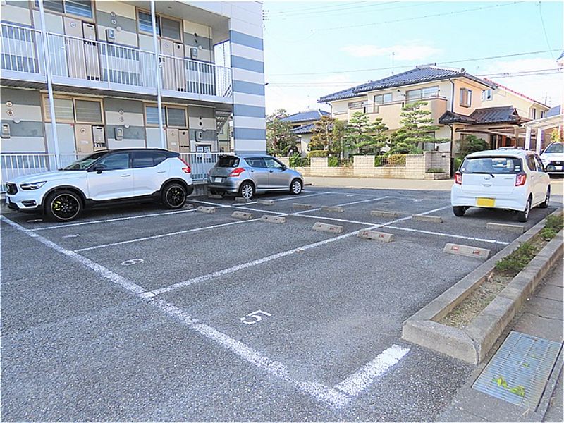 レオパレス喜多村 駐車場