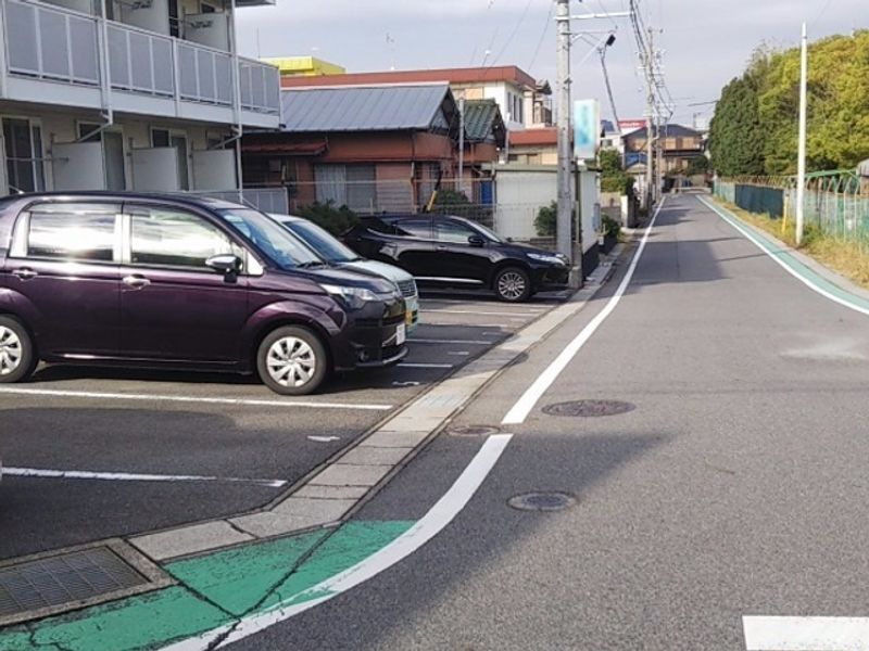 レオパレスラピスラズリ 駐車場
