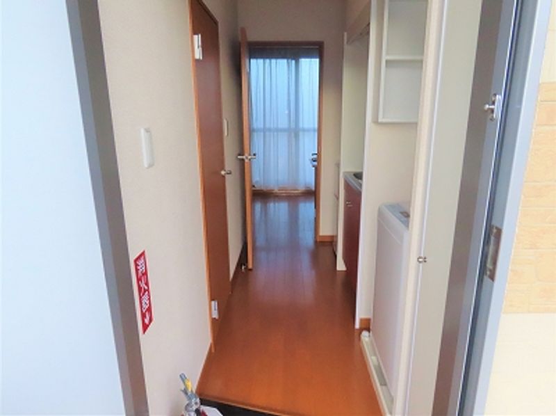 レオパレスグレイスパディ 玄関