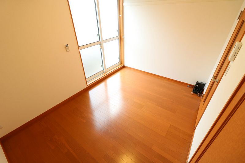 レオパレス磐手 居間