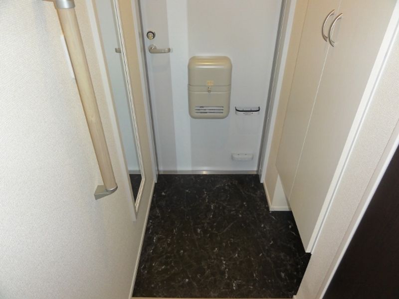 ミランダ西秋井 玄関
